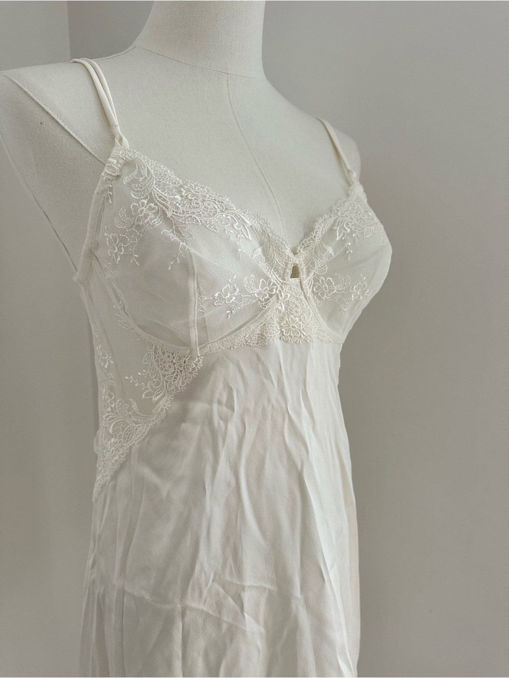 New🤍La Perla white/ Ivory Silk and Lace bridal slip dress. #100 - Picture 5 of 14